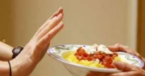 Hãy sắp xếp thời gian để duy trì thói quen ăn uống hợp lý bỏ bữa sáng và bữa tối, và tham khảo các thực đơn ăn uống lành mạnh nhằm tối ưu hóa sức khỏe.