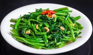 Rau Muống: Siêu Thực Phẩm Dưỡng Da Giàu Vitamin C và Retinol Tự Nhiên